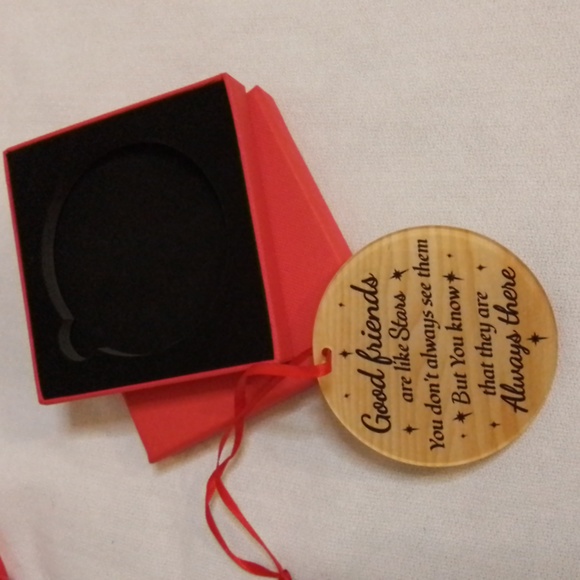 NIB "Good Friends" Acrylic and " Family" Ceramic  Holiday Ornaments Set - Picture 4 of 16